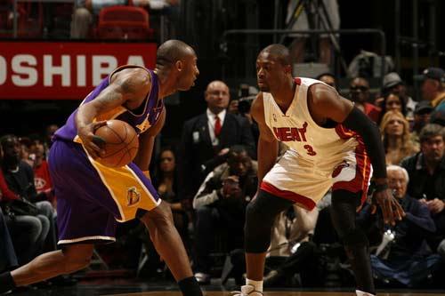 强调空间延 强调空间延